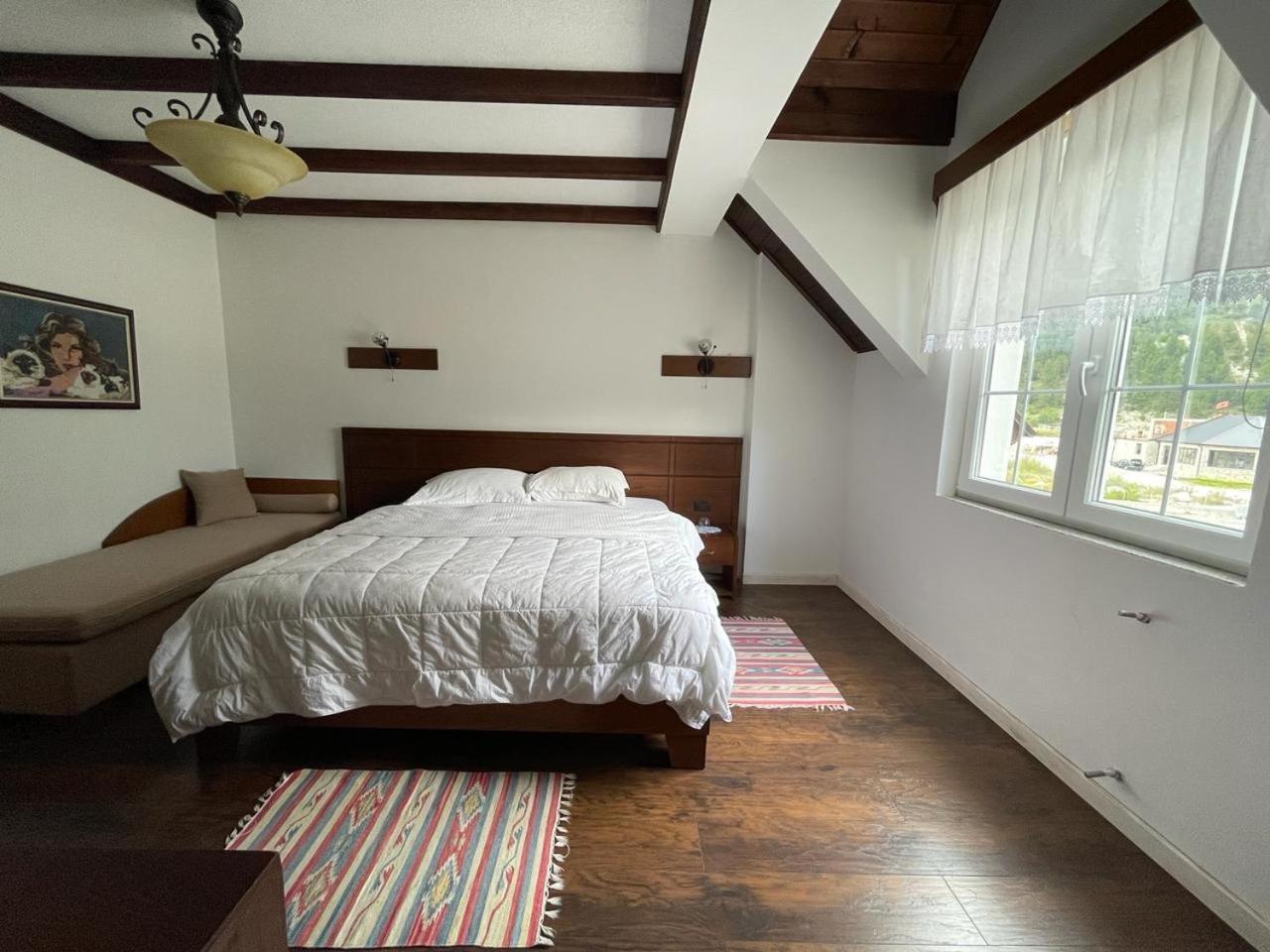 Bujtina Valbone Hotel Bagian luar foto