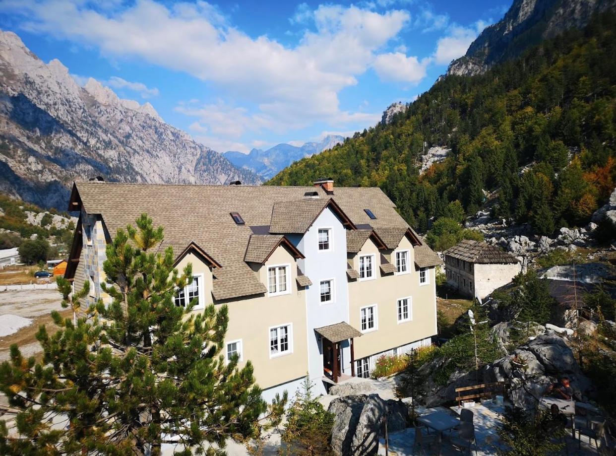Bujtina Valbone Hotel Bagian luar foto