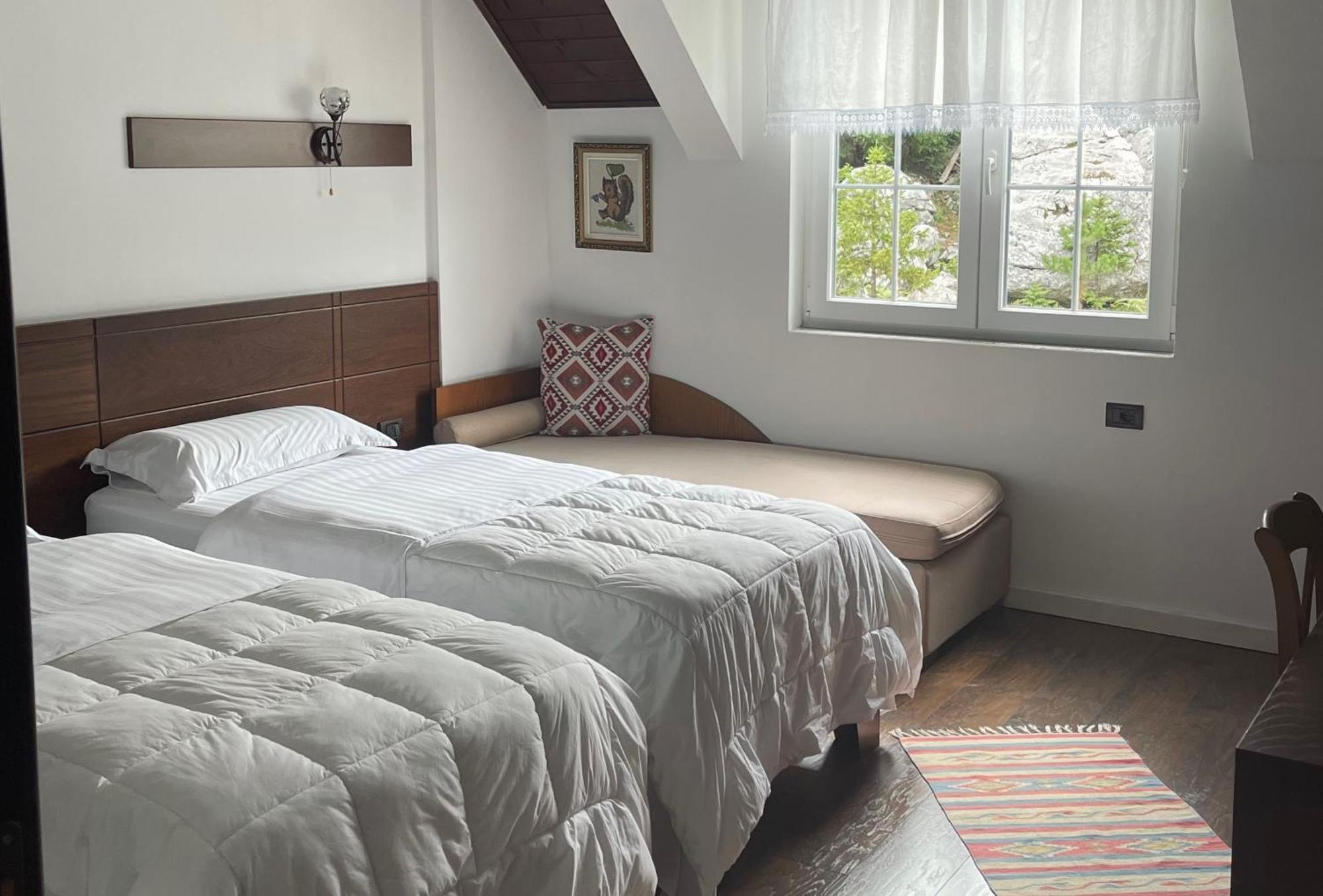 Bujtina Valbone Hotel Bagian luar foto