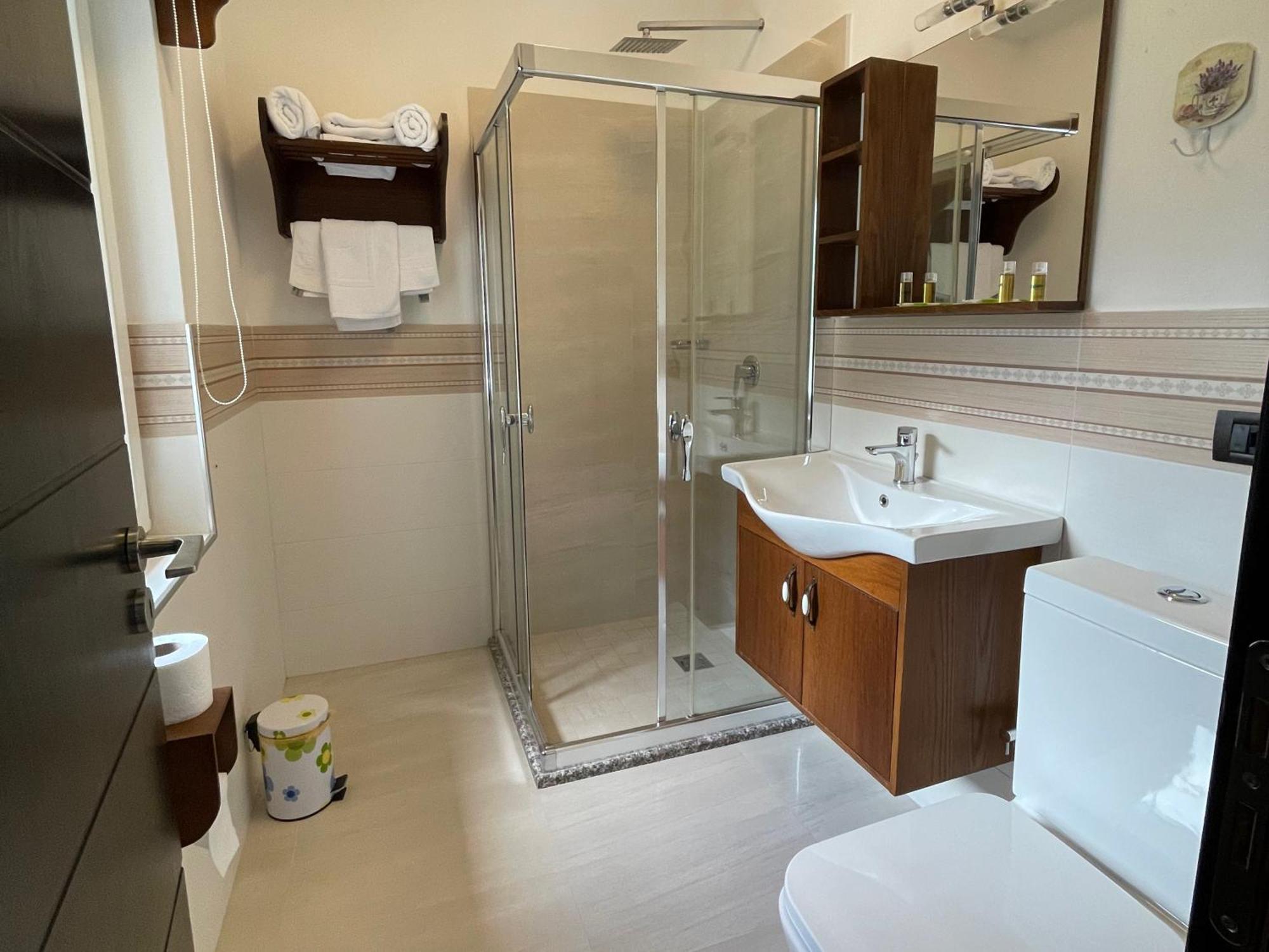 Bujtina Valbone Hotel Bagian luar foto