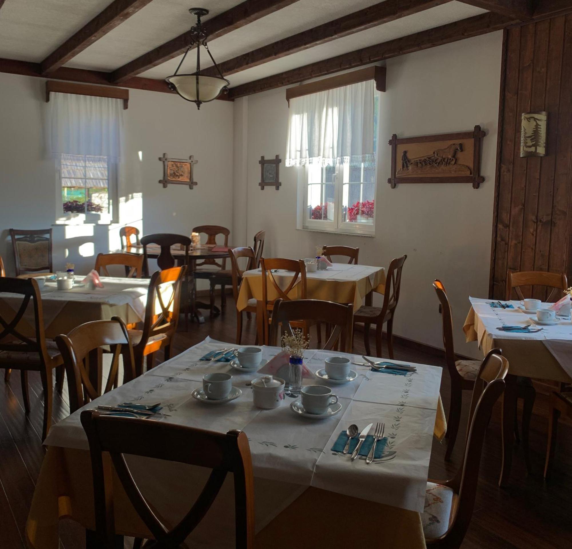 Bujtina Valbone Hotel Bagian luar foto