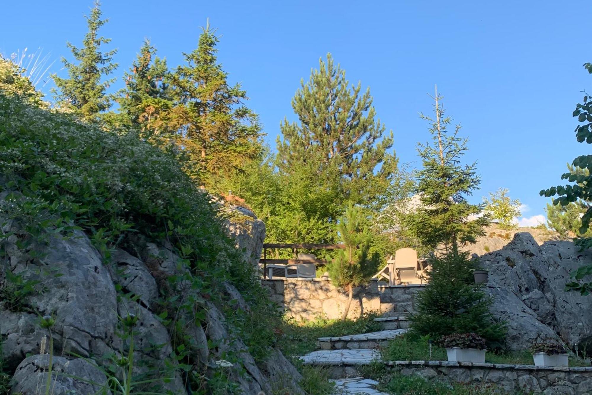 Bujtina Valbone Hotel Bagian luar foto